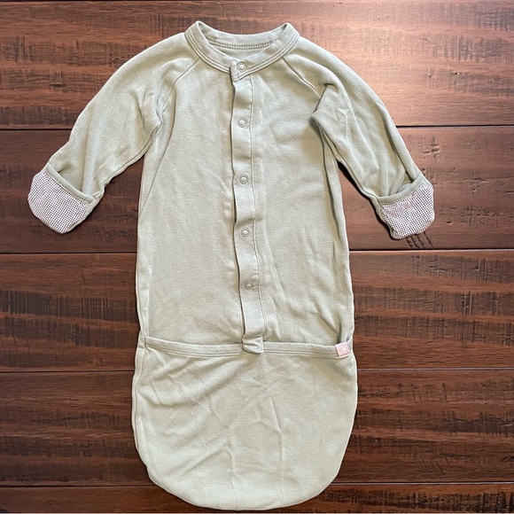 Goumi Neutral Green Sleeper Gown - Picture 4 of 10